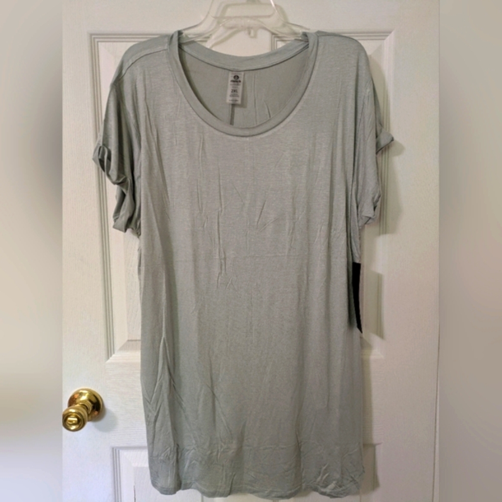 *NWT* Mono B Green Soft Relaxed Short Sleeve Tunic
